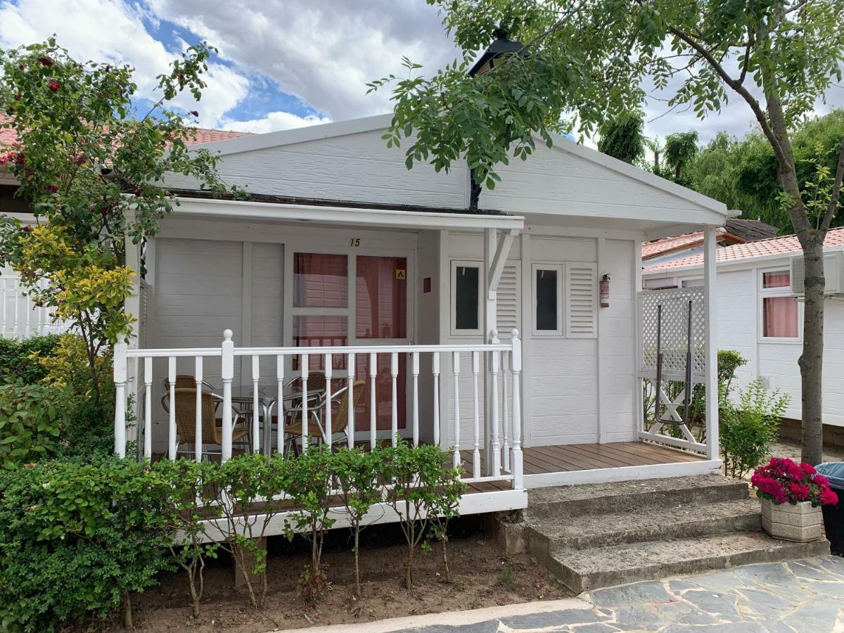Bungalows & Albergue La Playa Logroño Kültér fotó